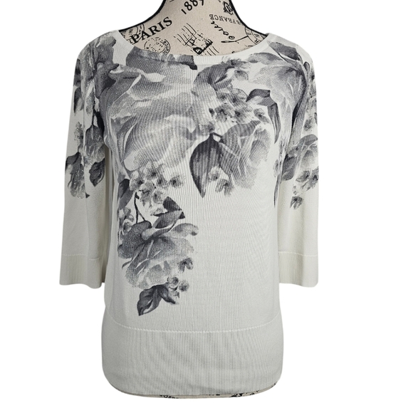 White House Black Market Tops - White House Black Market White Floral Print Knit Top size Medium